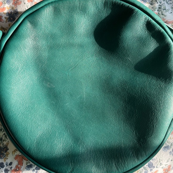 Portland leather large circle crossbody in peacock. Leather - Picture 2 of 6